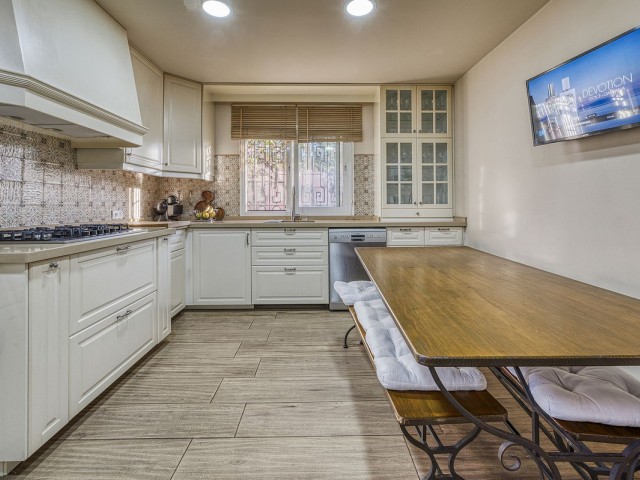 4 Bedrooms Villa in Marbella