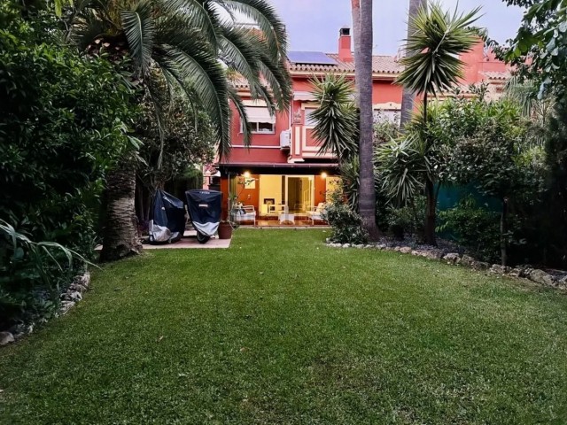 4 Bedrooms Townhouse in Estepona