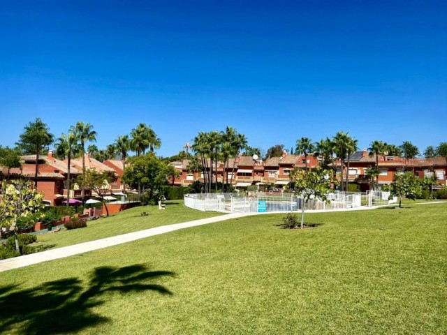 4 Bedrooms Townhouse in Estepona