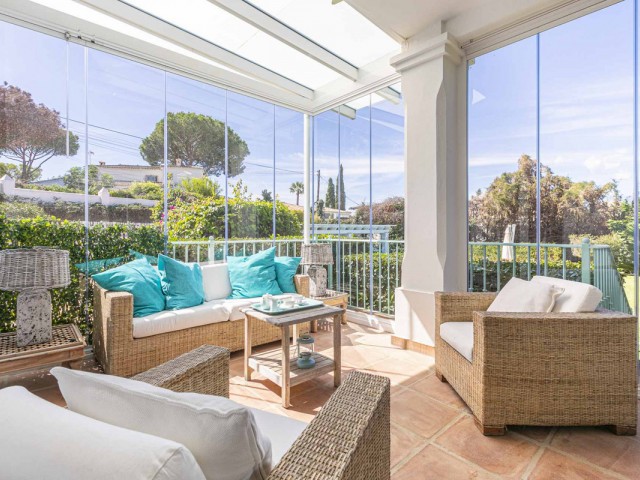 5 Bedrooms Villa in Elviria