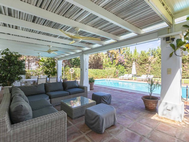 5 Bedrooms Villa in Elviria