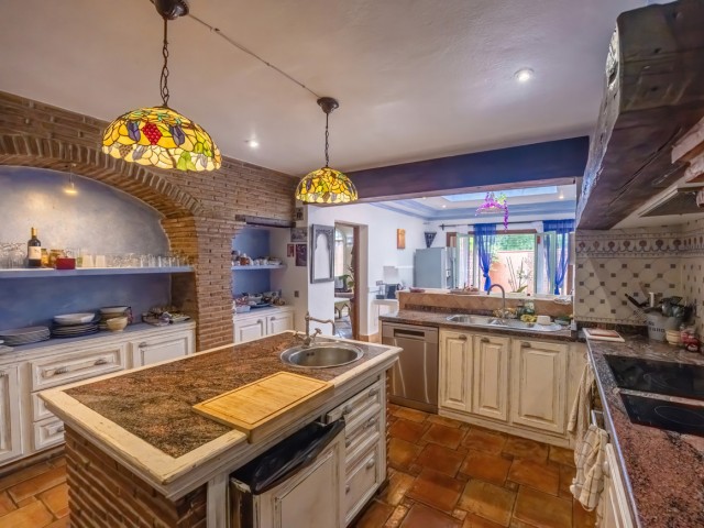 5 Bedrooms Villa in Nueva Andalucía