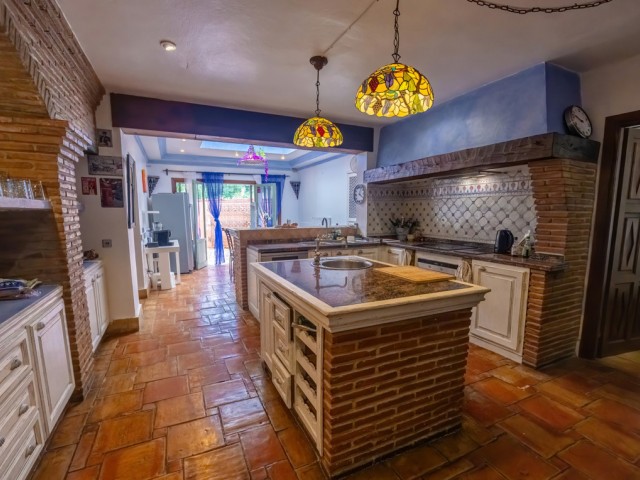 5 Bedrooms Villa in Nueva Andalucía