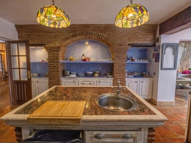5 Bedrooms Villa in Nueva Andalucía
