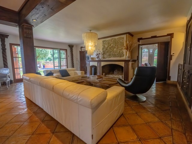 Villa con 5 Dormitorios  en Nueva Andalucía