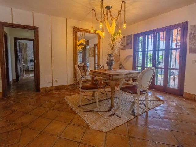 Villa con 5 Dormitorios  en Nueva Andalucía