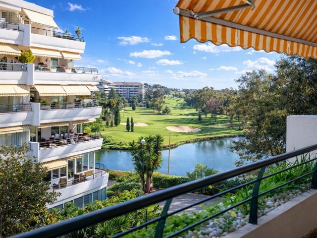 2 Bedrooms Apartment in Guadalmina Alta