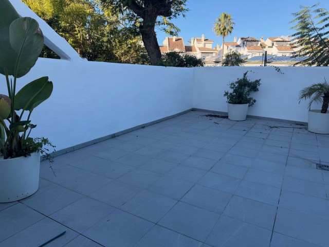 2 Bedrooms Townhouse in Marbella