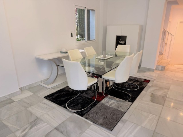 2 Bedrooms Townhouse in Marbella