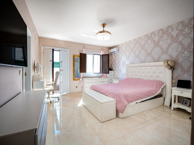 4 Bedrooms Townhouse in Estepona