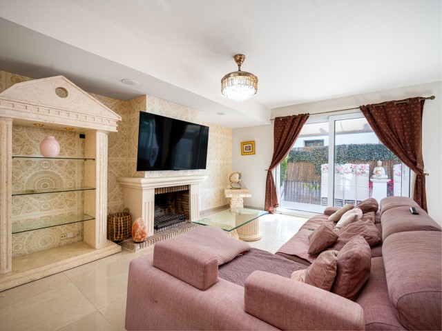 4 Bedrooms Townhouse in Estepona