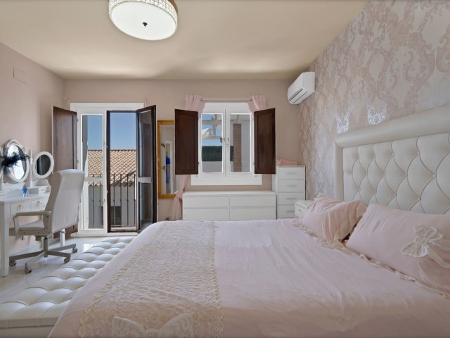 4 Bedrooms Townhouse in Estepona