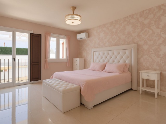 4 Bedrooms Townhouse in Estepona