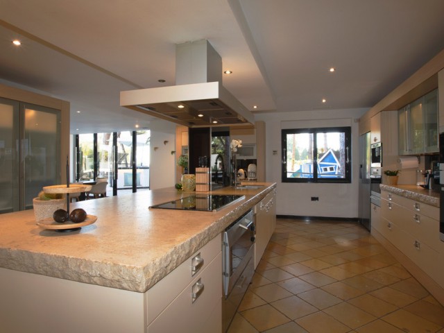 8 Schlafzimmer Villa in Artola