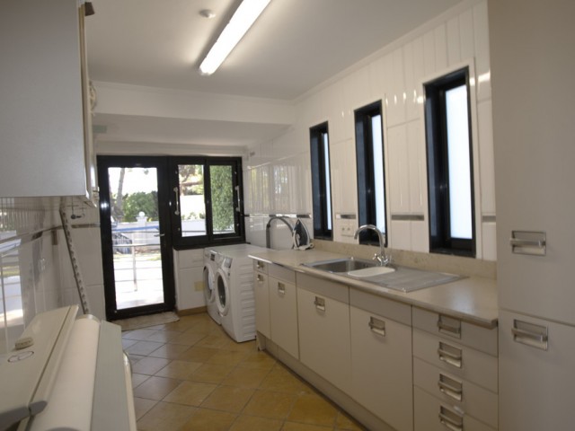 8 Schlafzimmer Villa in Artola