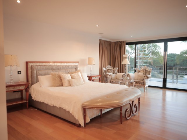 8 Schlafzimmer Villa in Artola