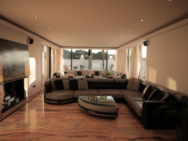 8 Sovrums Villa i Artola