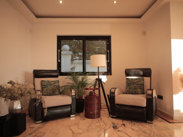 8 Sovrums Villa i Artola