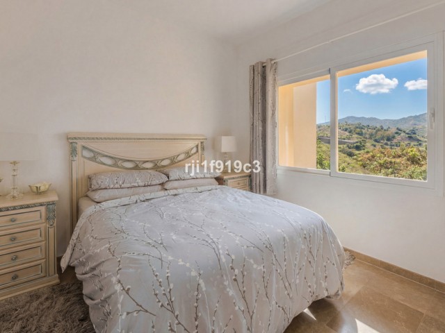 2 Bedrooms Apartment in Elviria