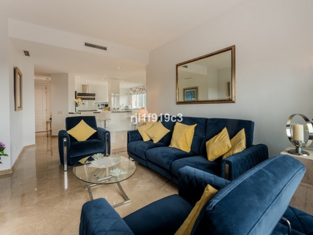 2 Bedrooms Apartment in Elviria