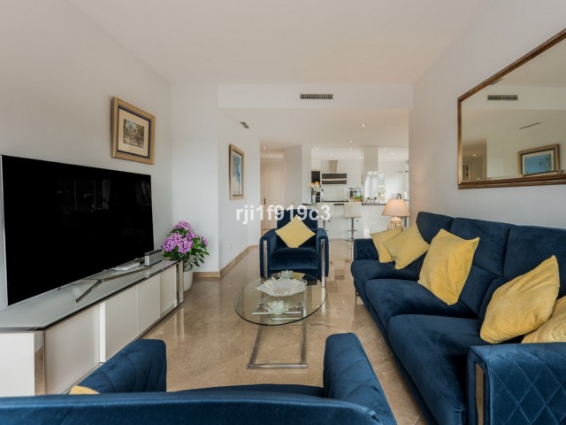 2 Bedrooms Apartment in Elviria