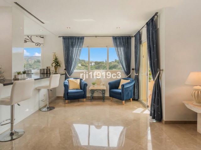 2 Bedrooms Apartment in Elviria