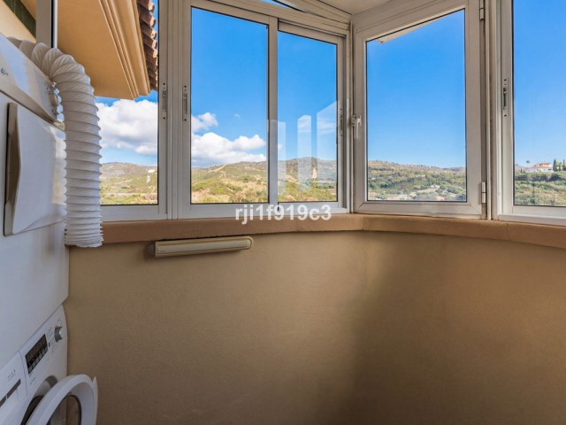 2 Bedrooms Apartment in Elviria