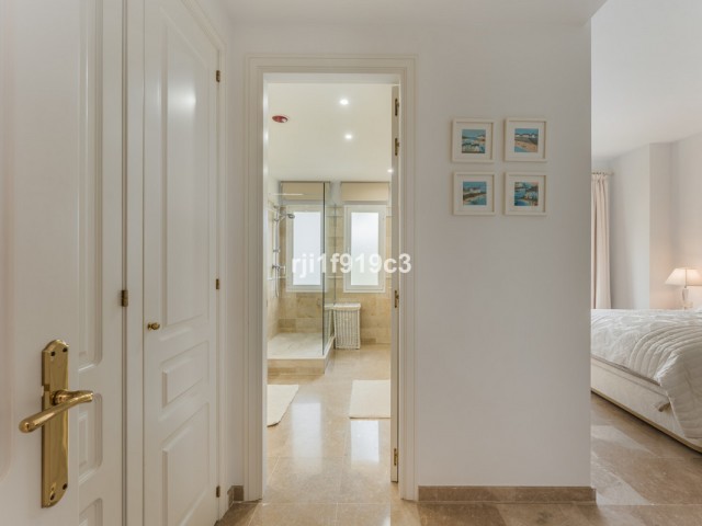 2 Bedrooms Apartment in Elviria