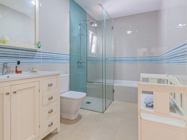 4 Bedrooms Villa in Sotogrande