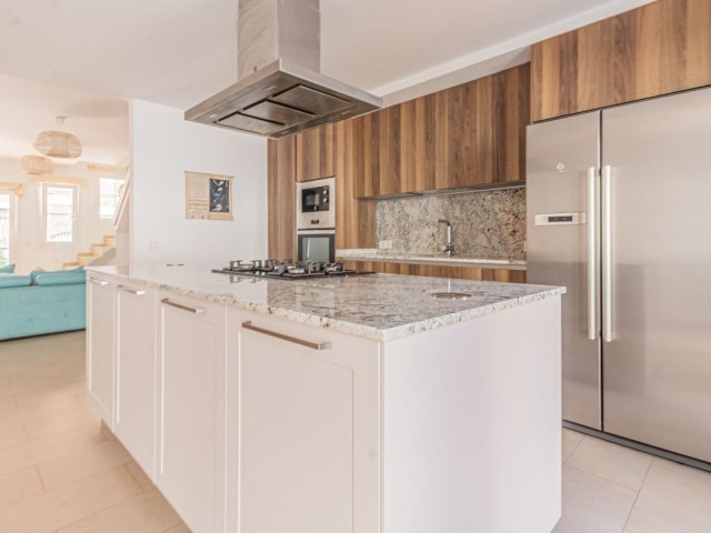 4 Bedrooms Villa in Sotogrande