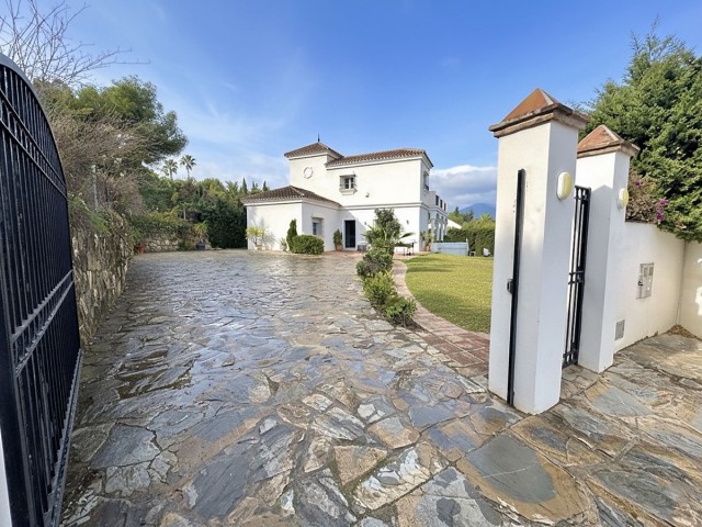 5 Bedrooms Villa in Nueva Andalucía