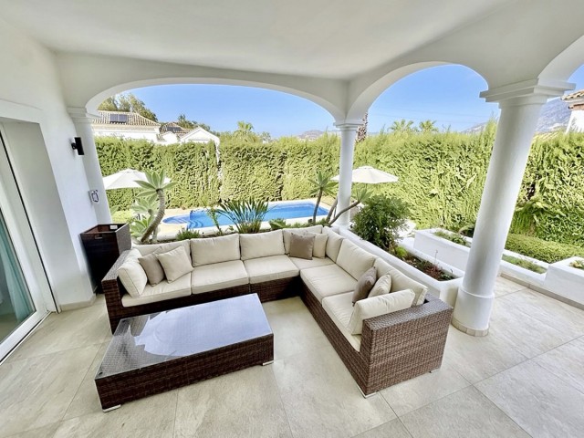 5 Schlafzimmer Villa in Nueva Andalucía