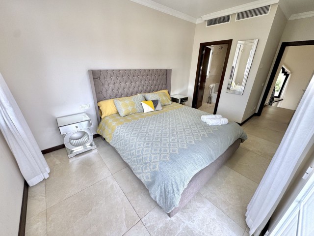 5 Schlafzimmer Villa in Nueva Andalucía