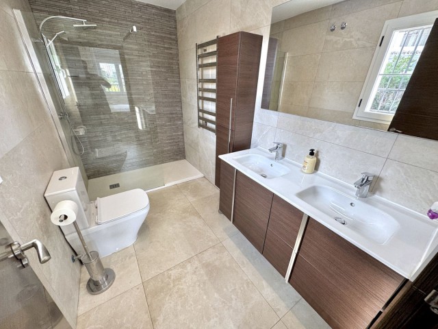 5 Schlafzimmer Villa in Nueva Andalucía