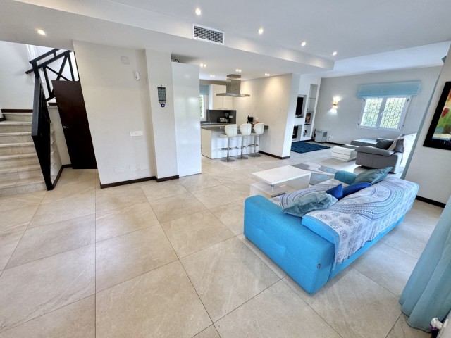 5 Bedrooms Villa in Nueva Andalucía