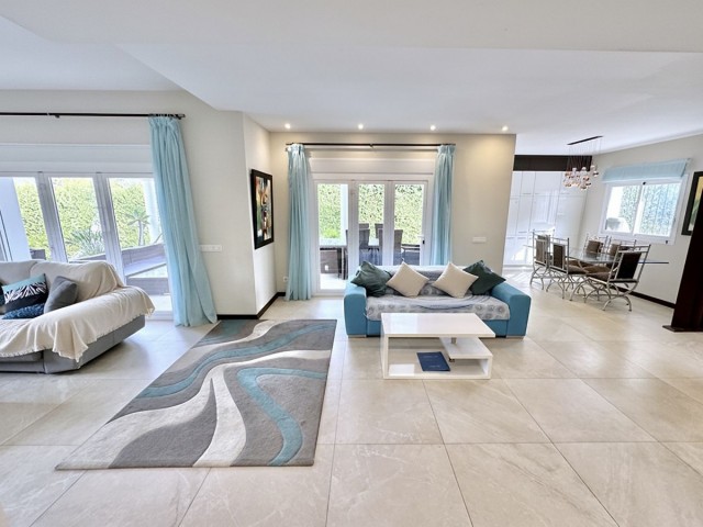 5 Bedrooms Villa in Nueva Andalucía