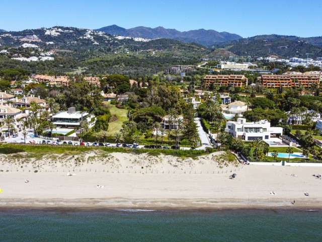 5 Bedrooms Villa in Los Monteros