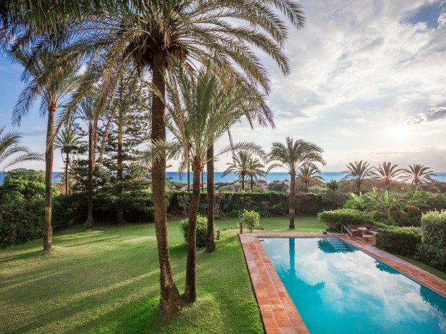 5 Bedrooms Villa in Los Monteros