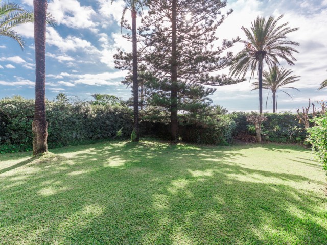 5 Bedrooms Villa in Los Monteros