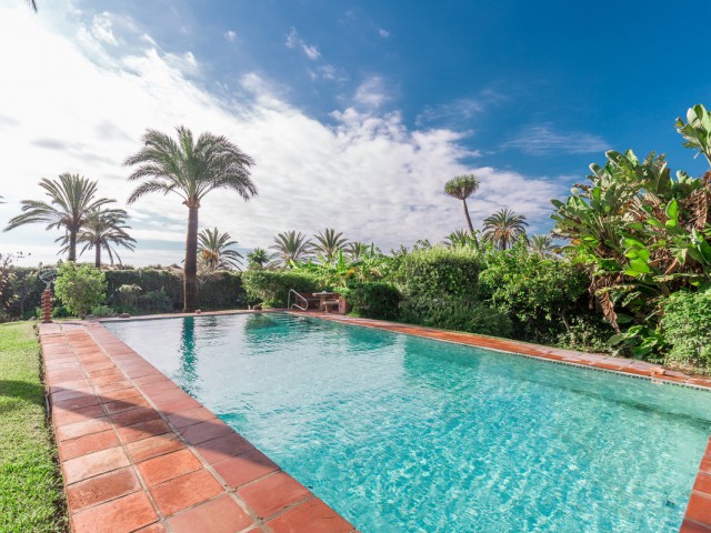 5 Bedrooms Villa in Los Monteros