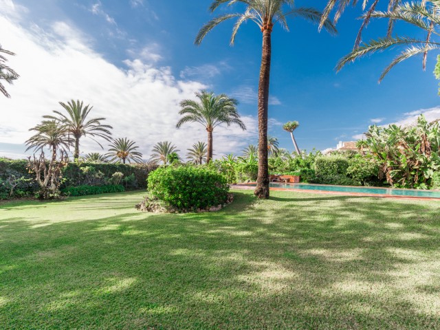 5 Bedrooms Villa in Los Monteros