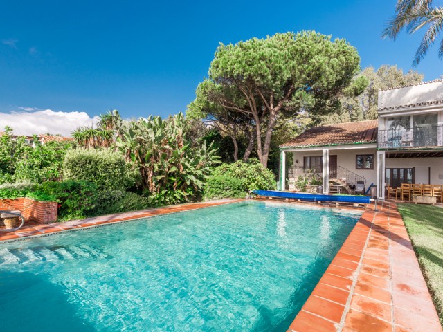 5 Bedrooms Villa in Los Monteros