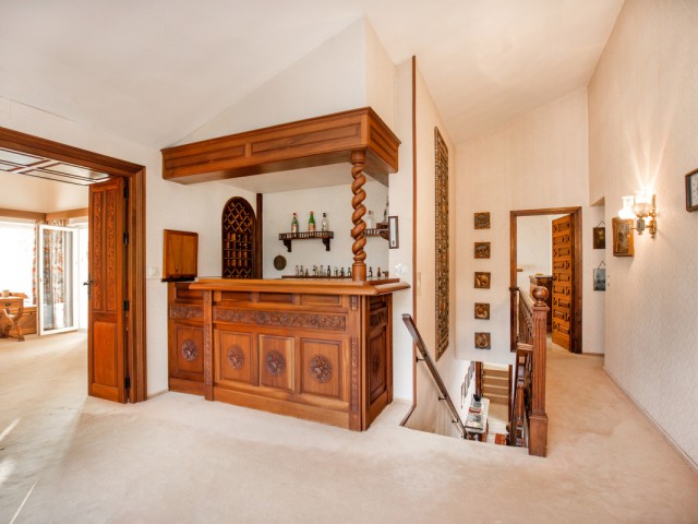 5 Bedrooms Villa in Los Monteros