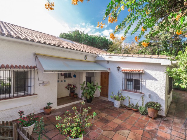 5 Bedrooms Villa in Los Monteros