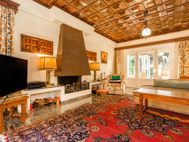 5 Bedrooms Villa in Los Monteros