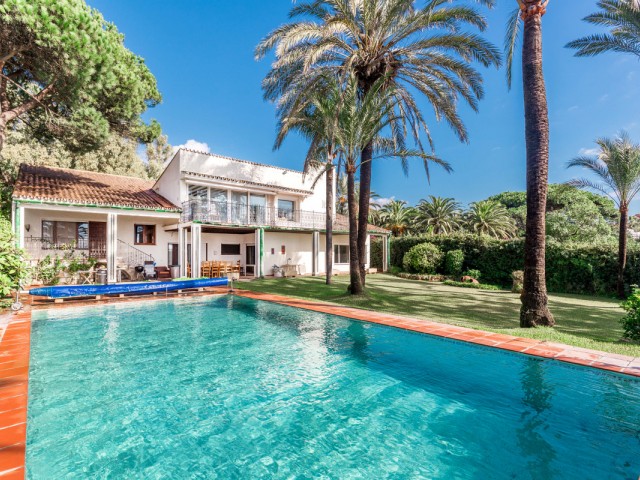 5 Bedrooms Villa in Los Monteros