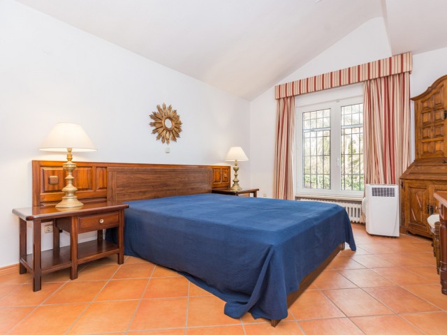 5 Bedrooms Villa in Los Monteros