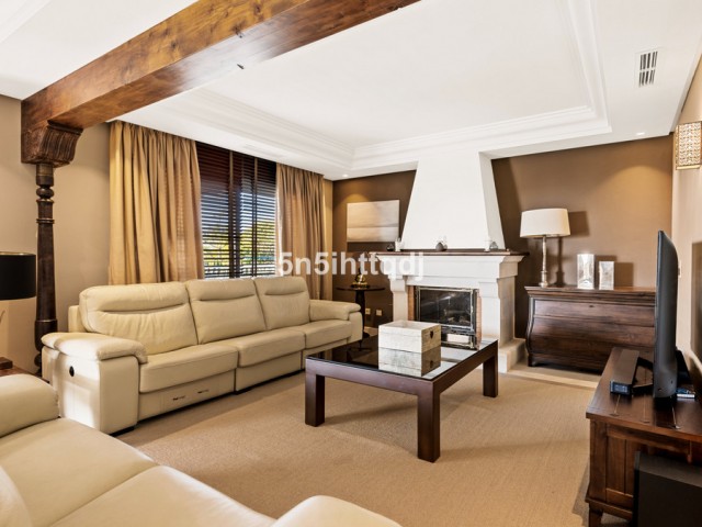 5 Bedrooms Villa in Benahavís