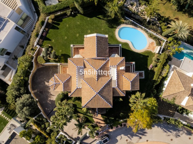 5 Bedrooms Villa in Benahavís