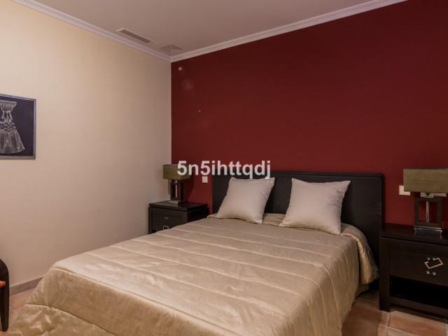 5 Bedrooms Villa in Benahavís